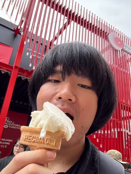 トルコアイスを食べる