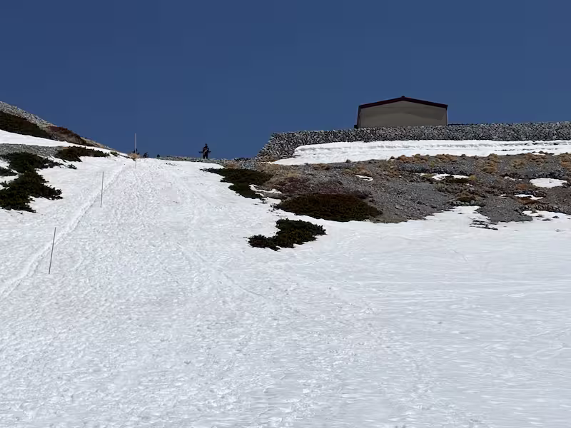 北の山の斜面2