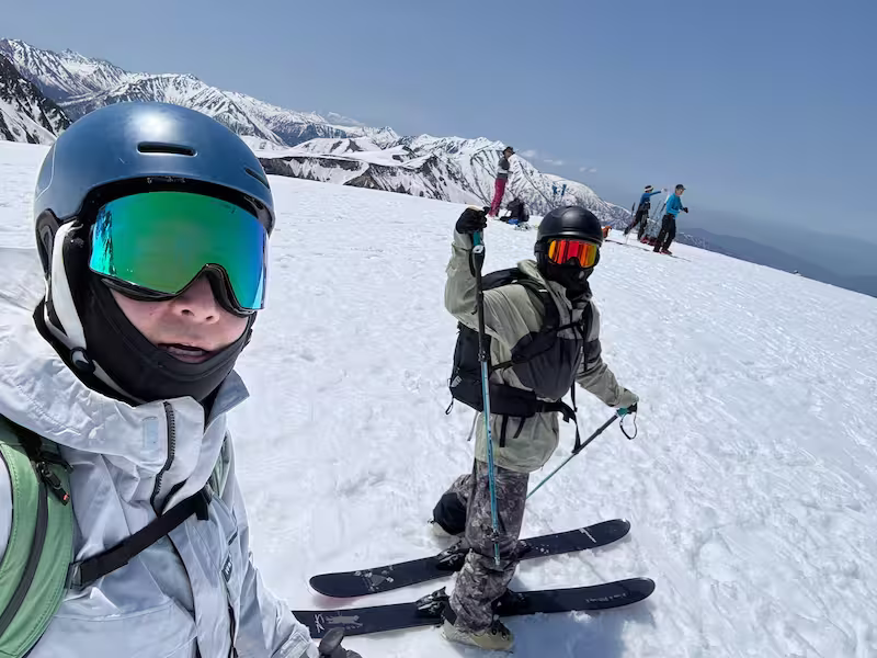 東の山でスキー開始